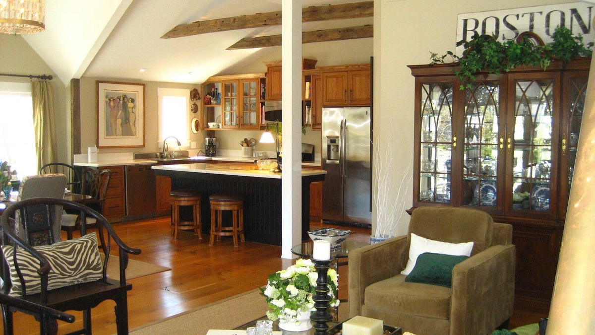 Chatham House | Walk to Chatham Main St., boutiques, restaurants, galleries, and nightlife!