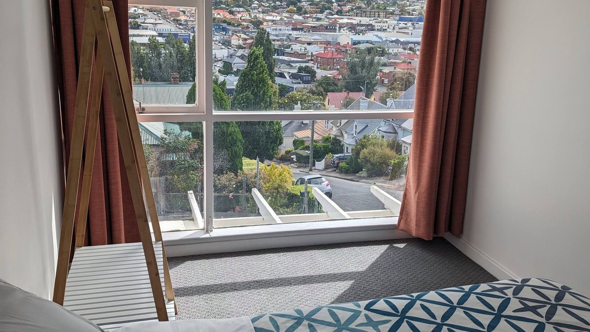 Glebe House | Walk to city from 2 bedroom apartment with beautiful city and mountain views