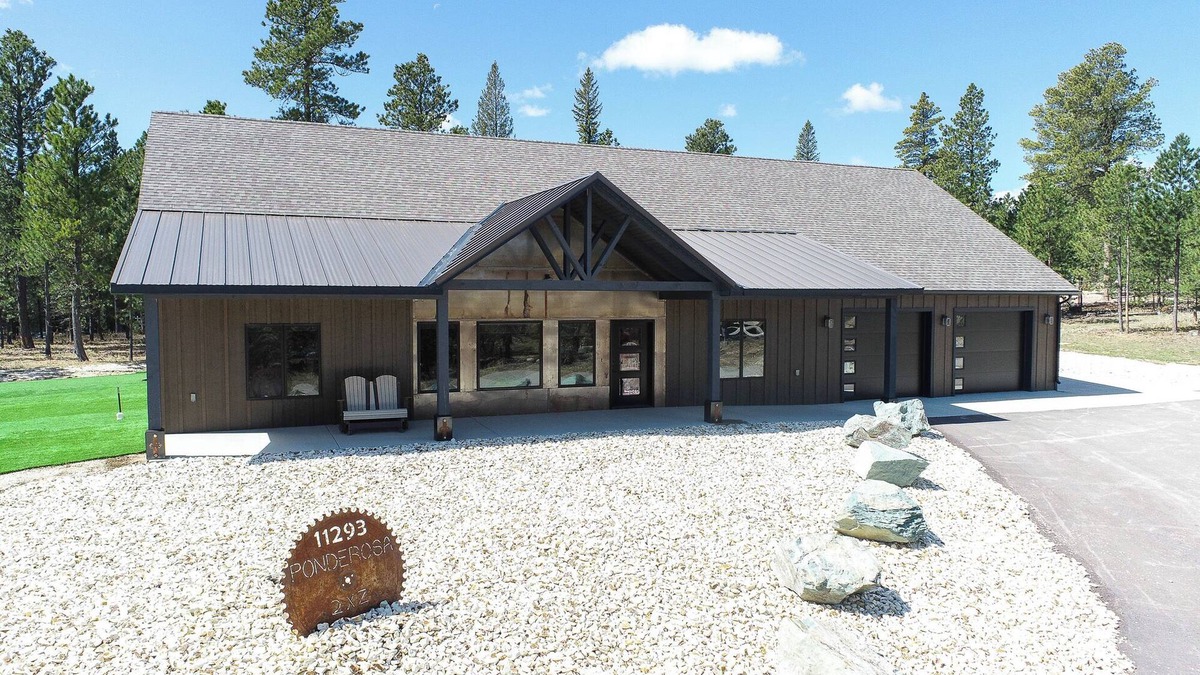 Lead Cabin | Walk to Clubhouse, 2600+ Sq. Ft. Open Floor Plan w/Hot Tub and Big Driveway!