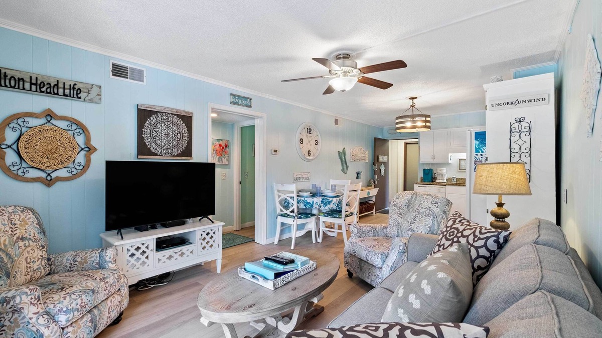 North Forest Beach Condo | Walk to Coligny Beach Park: Family-Friendly Villa