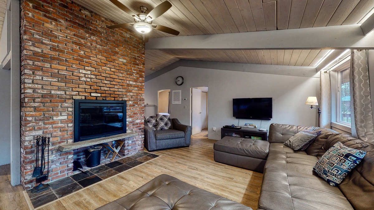 Cranmore Birches House | Walk to Cranmore & downtown shops Renovated home w/deck, AC & W/D