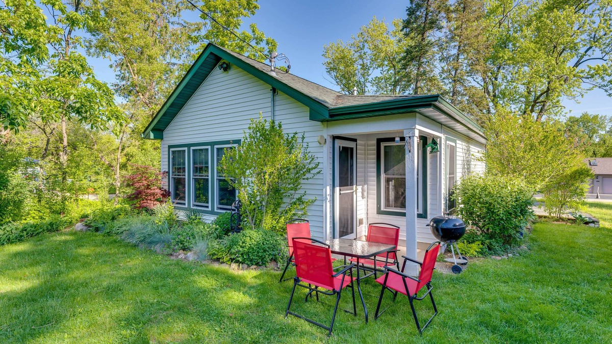 Delavan Lake House | Walk to Delavan Lake: Extended Stay Home w/Yard