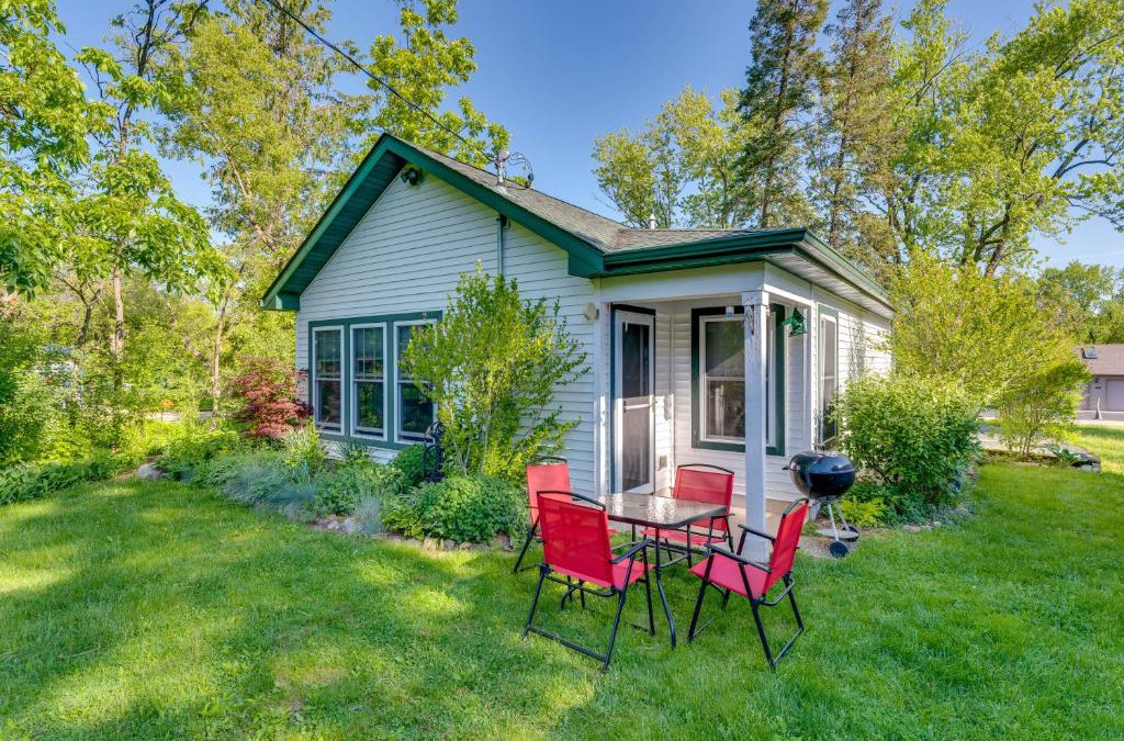Delavan Lake House | Walk to Delavan Lake Extended Stay Home with Yard