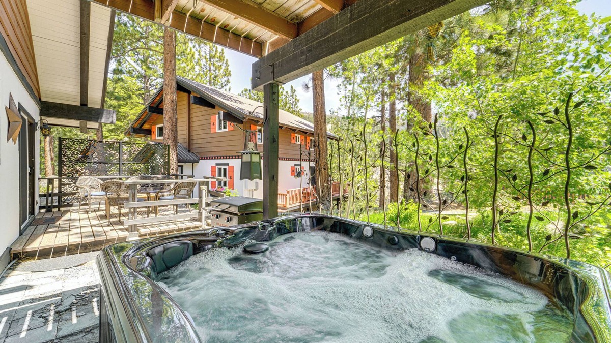 Incline Village Cottage | Walk to Diamond Peak: Luxe Chalet w/Mtn-View Deck