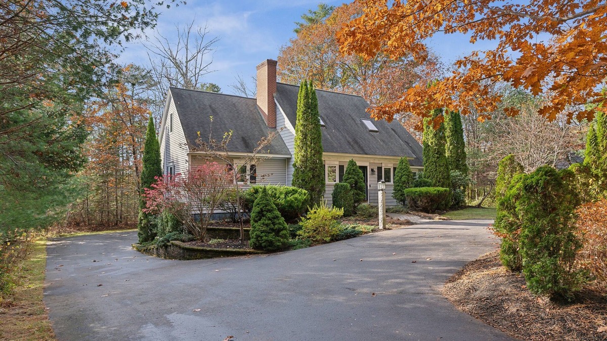 Kennebunk House | Walk to Dock Square! Firepit, Ping Pong, & Games!