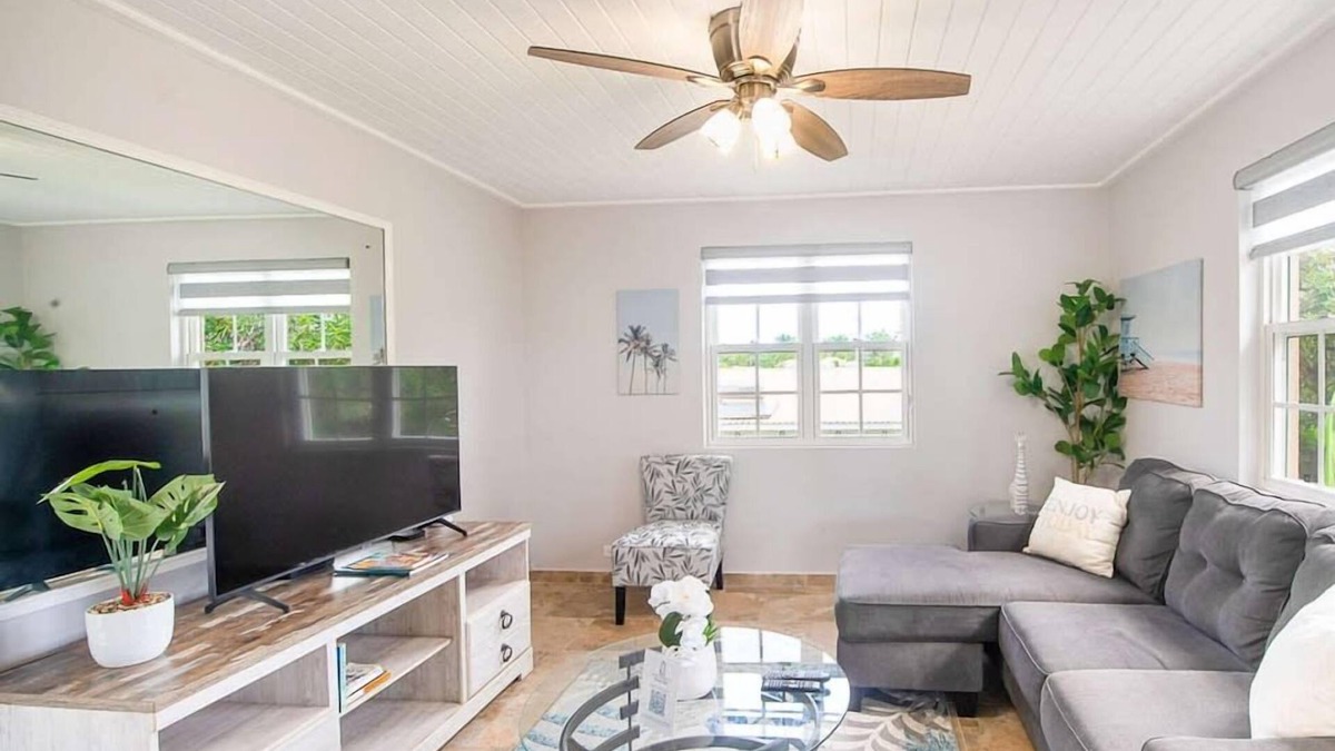 Dover Apartment | Walk to Dover Beach, Vibrant Gap Nearby