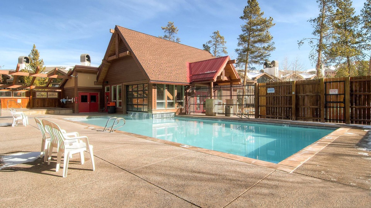 Four O'Clock House | Walk to downtown-1 min walk to lift -Pool-Hot Tub