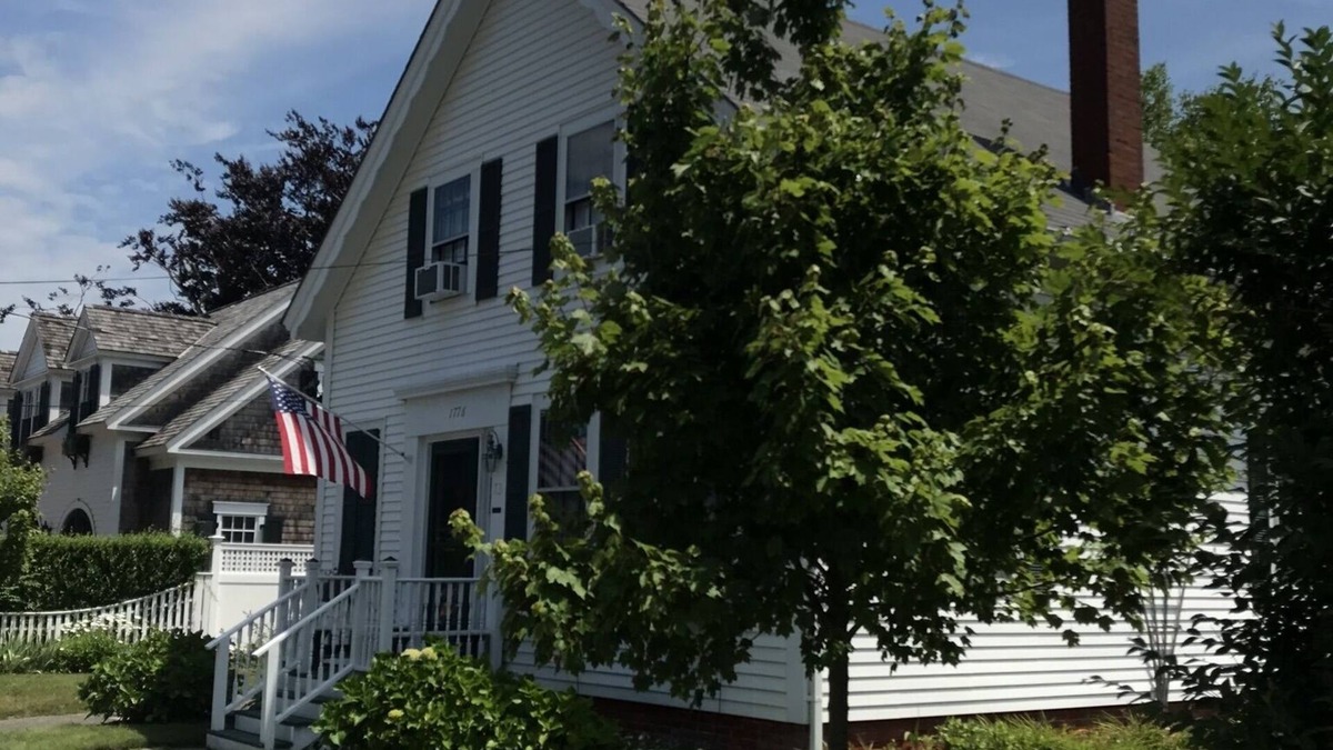 Edgartown House | Walk To Downtown and Beaches