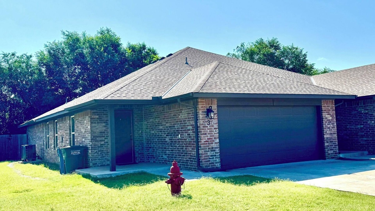 Edmond House | Walk to Downtown Edmond! Pet Friendly, Garage Access, King Bed!