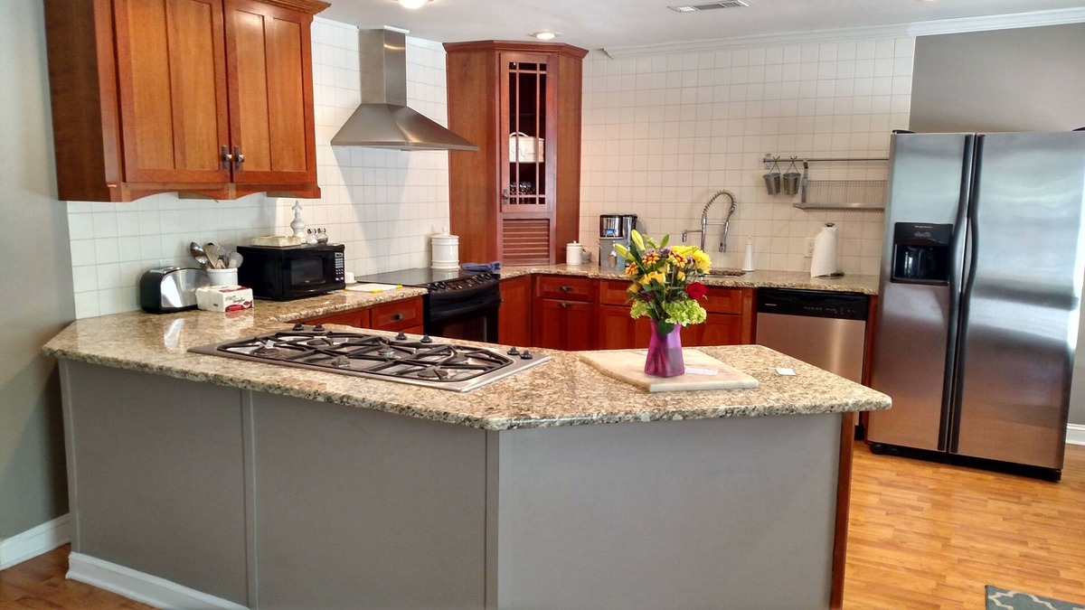 Newnan Cottage | Walk To Downtown Newnan Restaurants and Activities