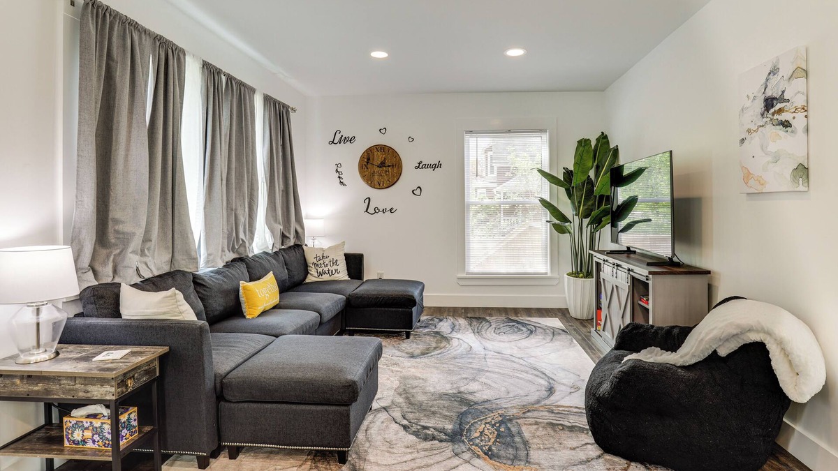 Geneva House | Walk to Downtown & Seneca Lake: Updated Retreat!