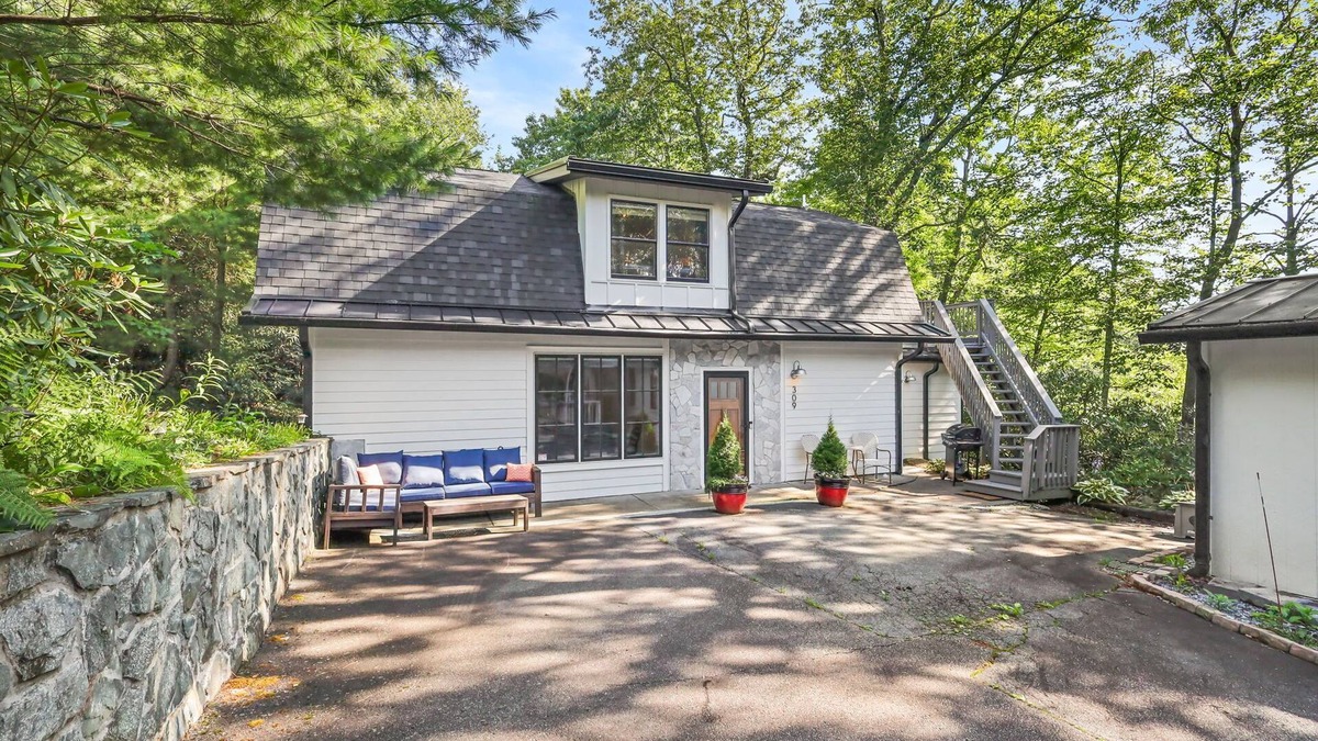 Blowing Rock Cottage | Walk To Downtown! The Carriage House At Blowing Rock