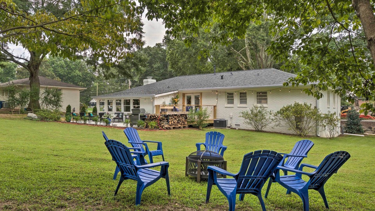Alpharetta House | Walk to Dtwn Alpharetta: Modern Home w/Fire Pit
