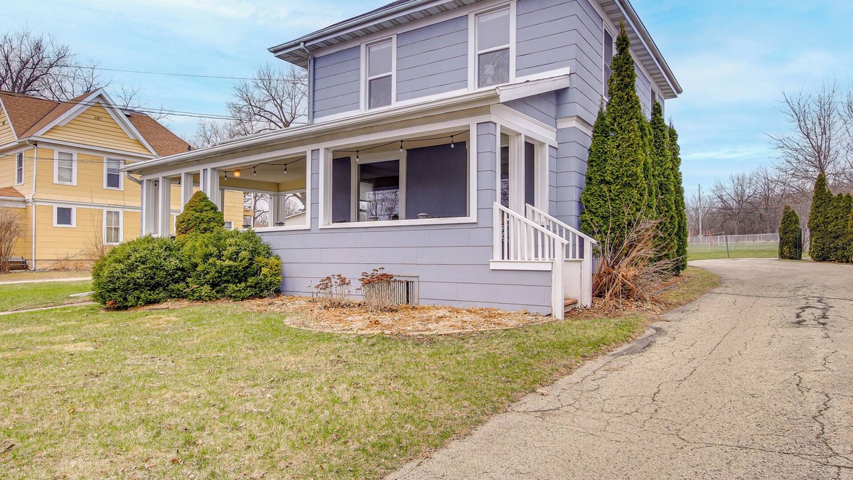 Green Lake House | Walk to Dtwn Green Lake: Peaceful Getaway w/Porch