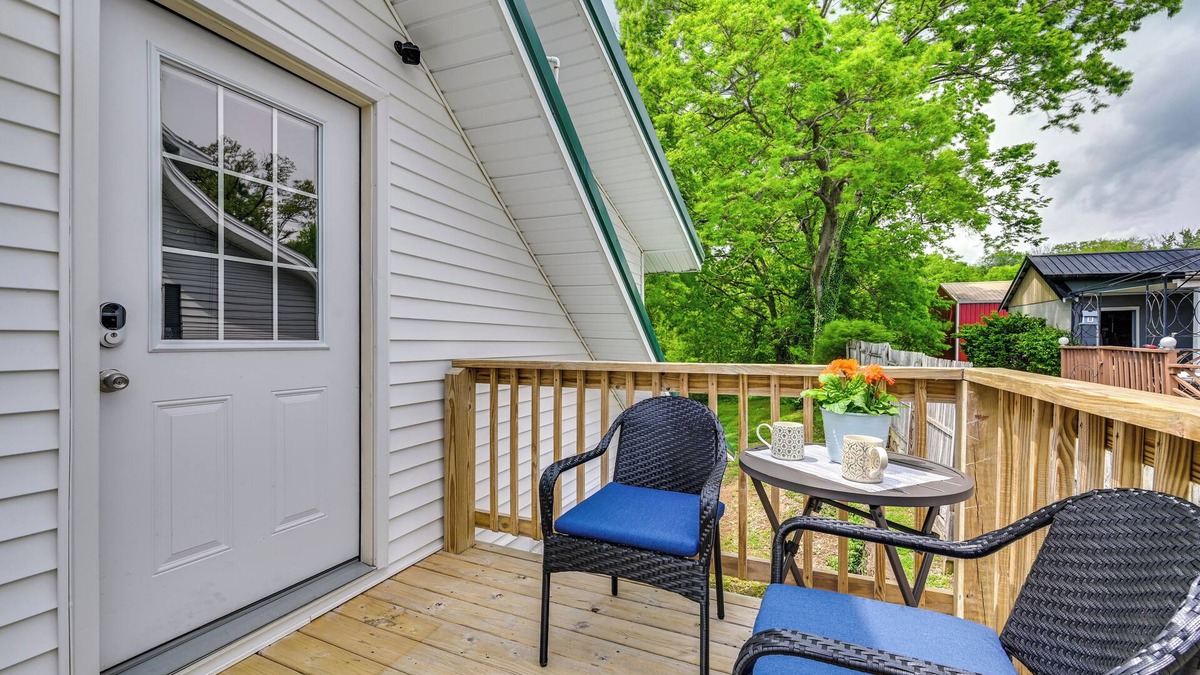 Greensburg Apartment | Walk to Dtwn Greensburg: Charming Unit w/Deck!