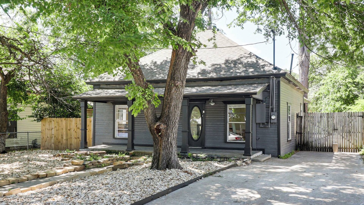 Weatherford House | Walk to Dtwn Weatherford: Home w/Yard!