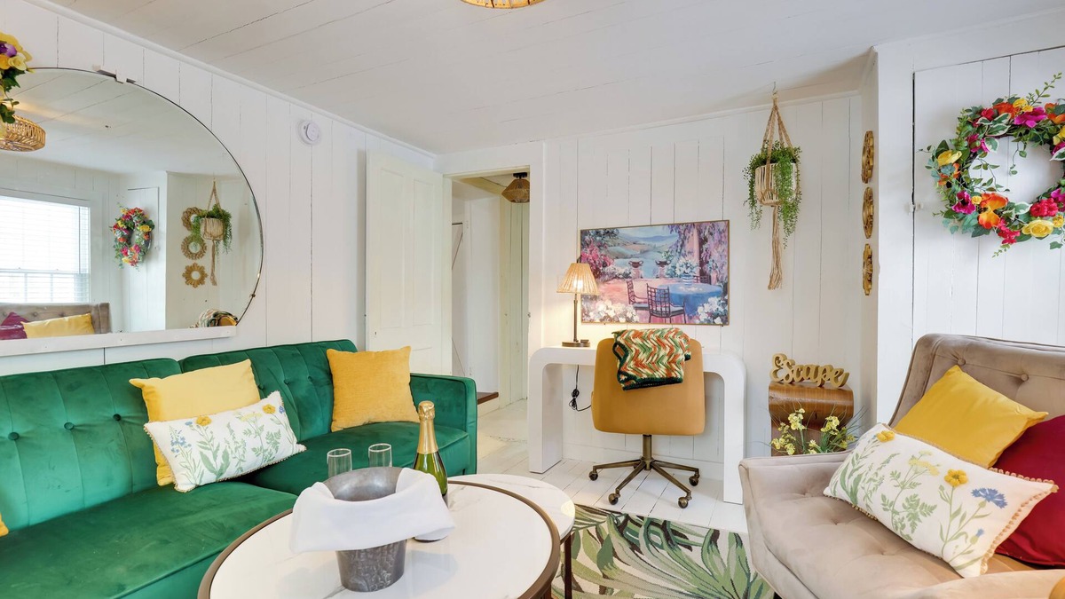 Hammondsport Apartment | Walk to Eats: Mtn-View Hammondsport Hideaway!