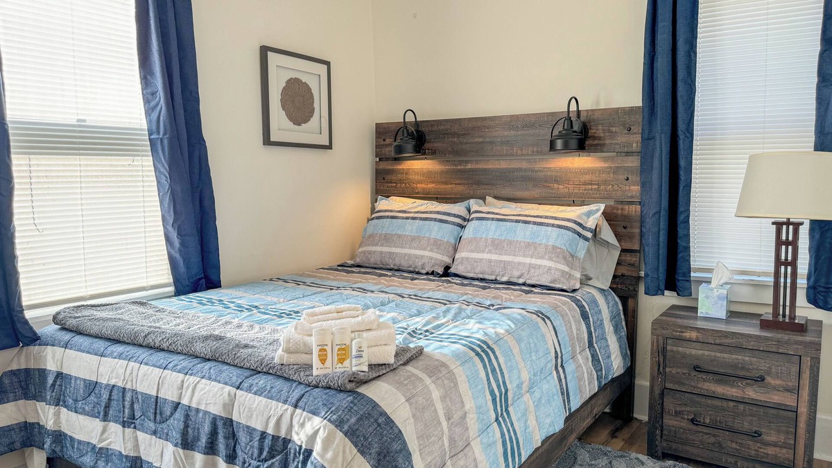 South End Apartment | Walk to Everything - Burlington - Lake Champlain -UVM