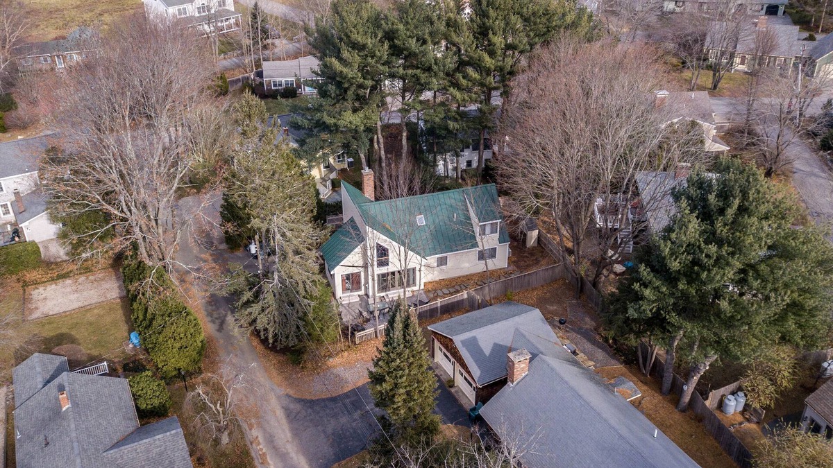 Ogunquit House | Walk to everything! The Heart of Perkins Cove, steps to Marginal Way Cliff Walk