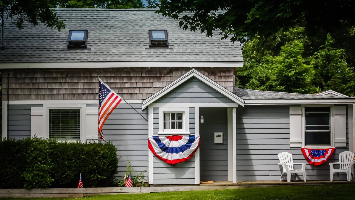 Falmouth Heights House | Walk to Falmouth Heights Beach