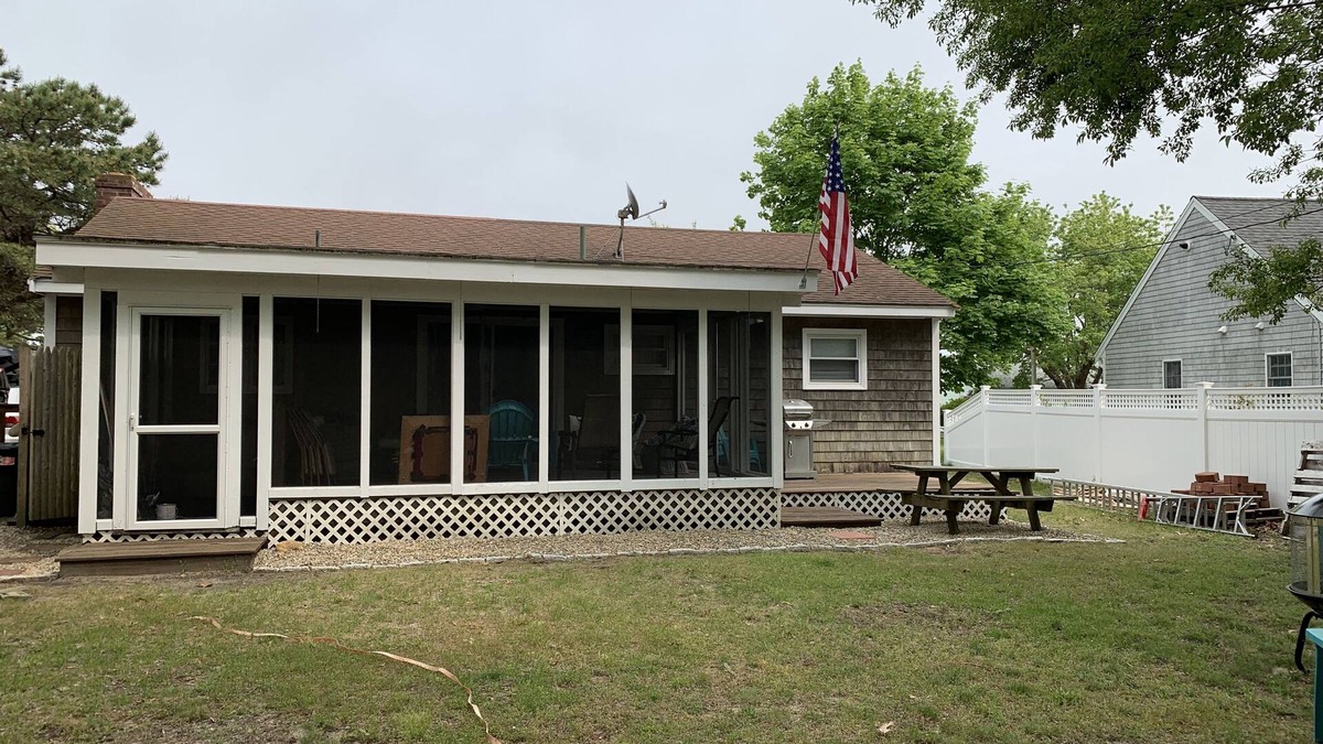 West Dennis House | Walk to family friendly beach in West Dennis!