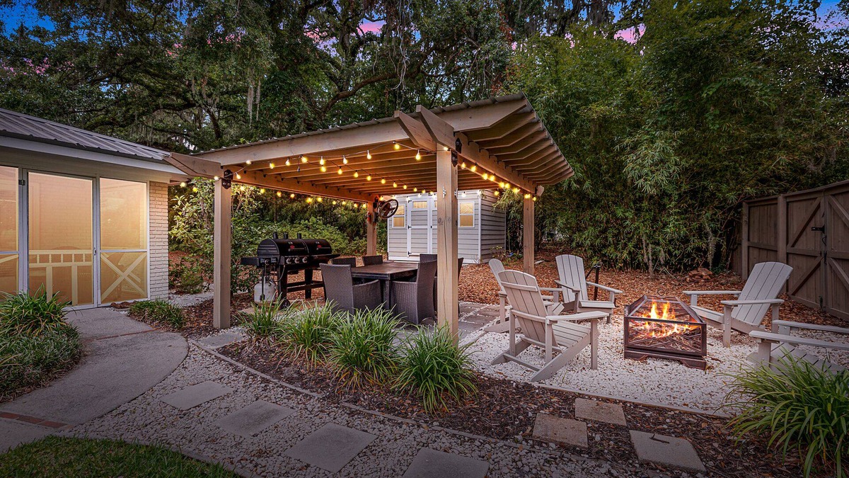 Saint Simons Heights House | Walk to Famous BBQ Firepit Nights St. Simons Island Rental