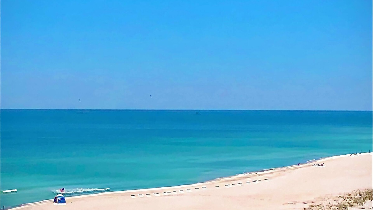 Ono Island Condo | Walk to Flora-Bama! On Beach! We love snowbirds! Monthly discount!