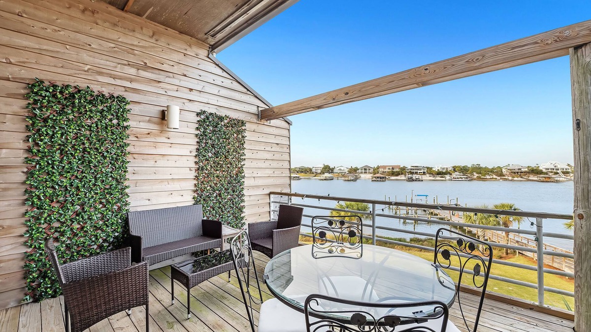 Ono Island Condo | Walk to FloraBama | 2 Pools | 2 Boat Docks w/Slips | My Beach Getaways