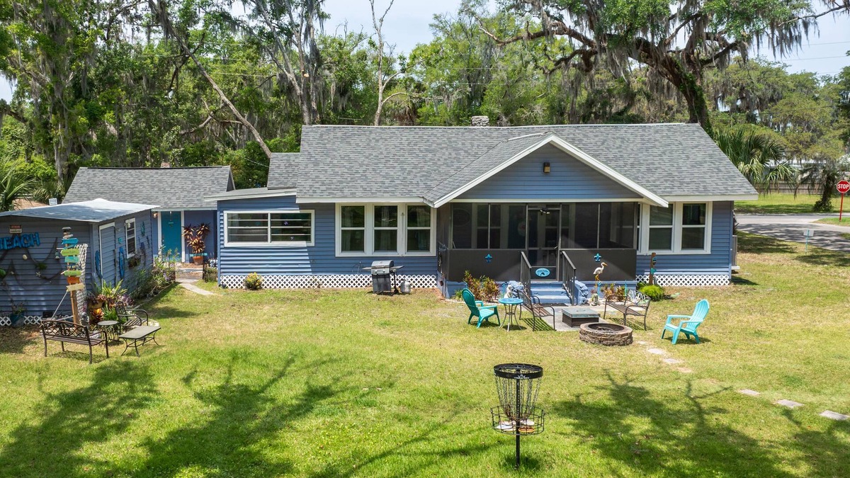 Springs at Kings Bay House | Walk to freshwater springs! Swim with manatees! Kayaking and more!