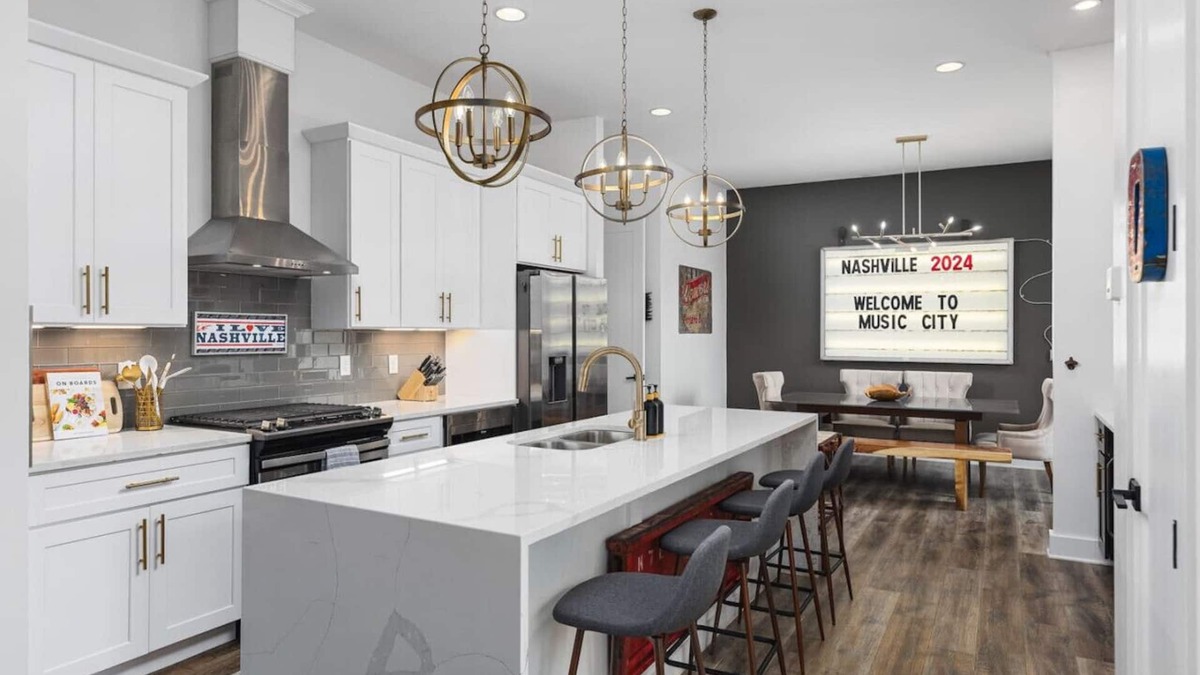 Hurwood Heights House | Walk to Geodis Stadium and Restaurants - Rooftop Deck + Garage