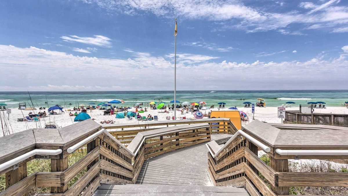 Indian Bayou Apartment | Walk to Golf Course & Beach: Modern Destin Condo