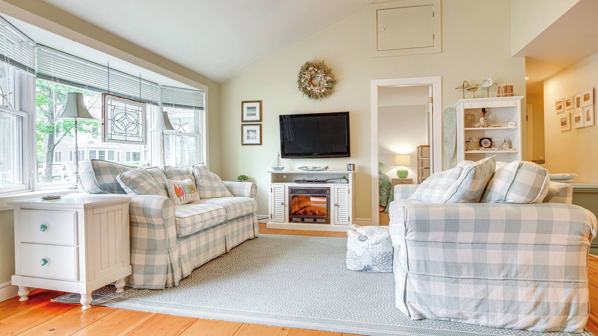 Kennebunkport House | Walk to Goose Rocks Beach: Quiet Townhome w/Patio