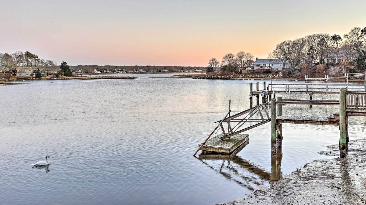 Teaticket House | Walk to Great Pond: Spacious East Falmouth Home