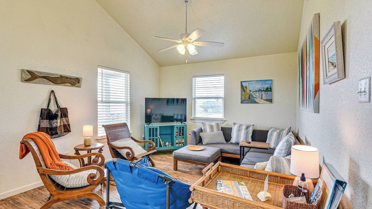 Surfside Beach House | Walk to Gulf: Surfside Beach Home w/Deck