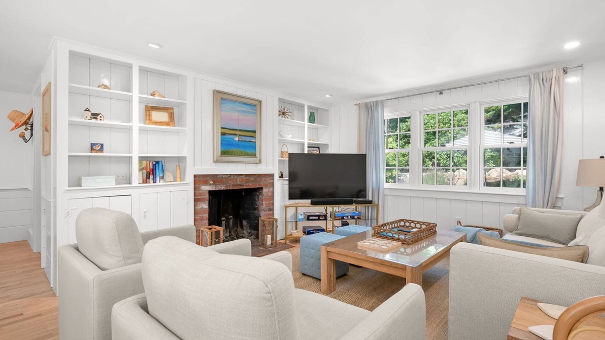 West Chatham House | Walk to Hardings Beach and private association beach, newly refreshed