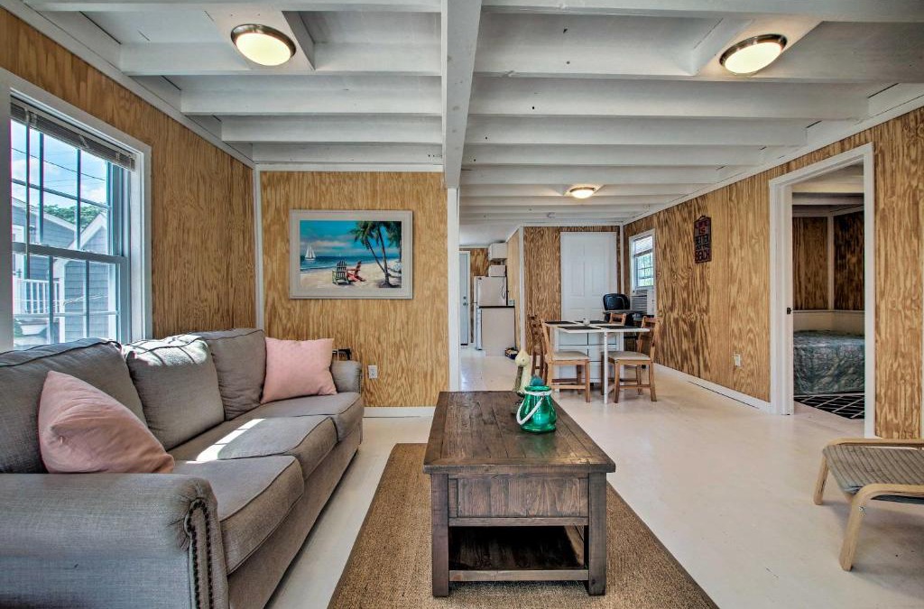Old Lyme Apartment | Walk to Hawks Nest Beach Coastal Old Lyme Apt