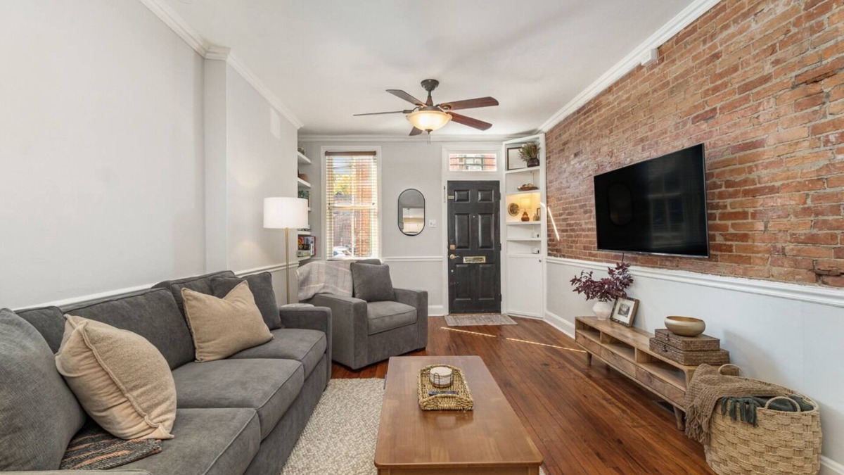 Downtown Harrisburg House | Walk to Hospital and Downtown - 20 min to Hershey - Free Parking - Quiet Street