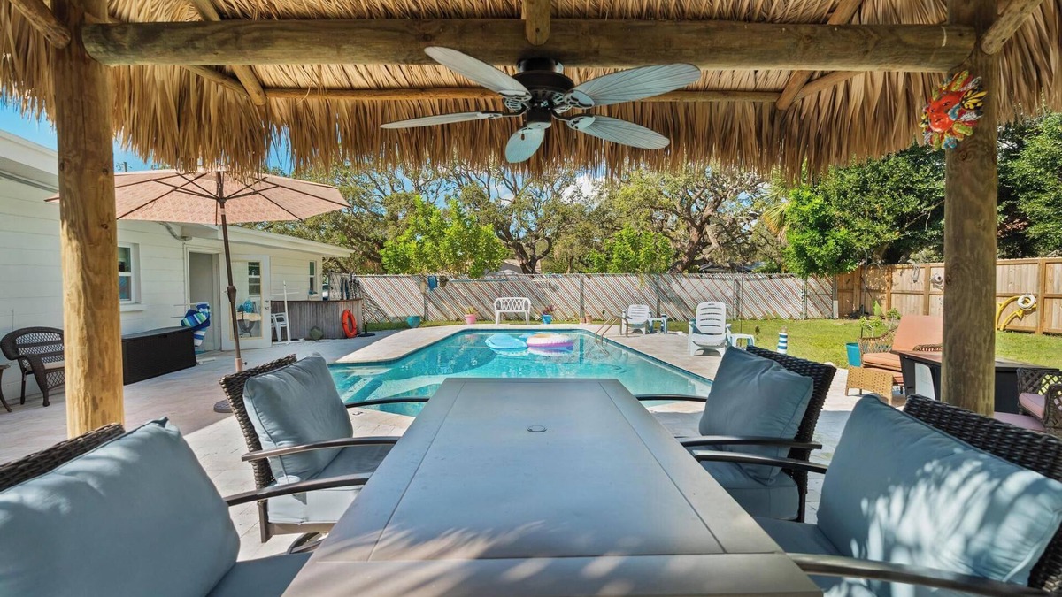 Largo House | WALK TO INDIAN ROCKS BEACH FOR GORGEOUS SUNSETS!
