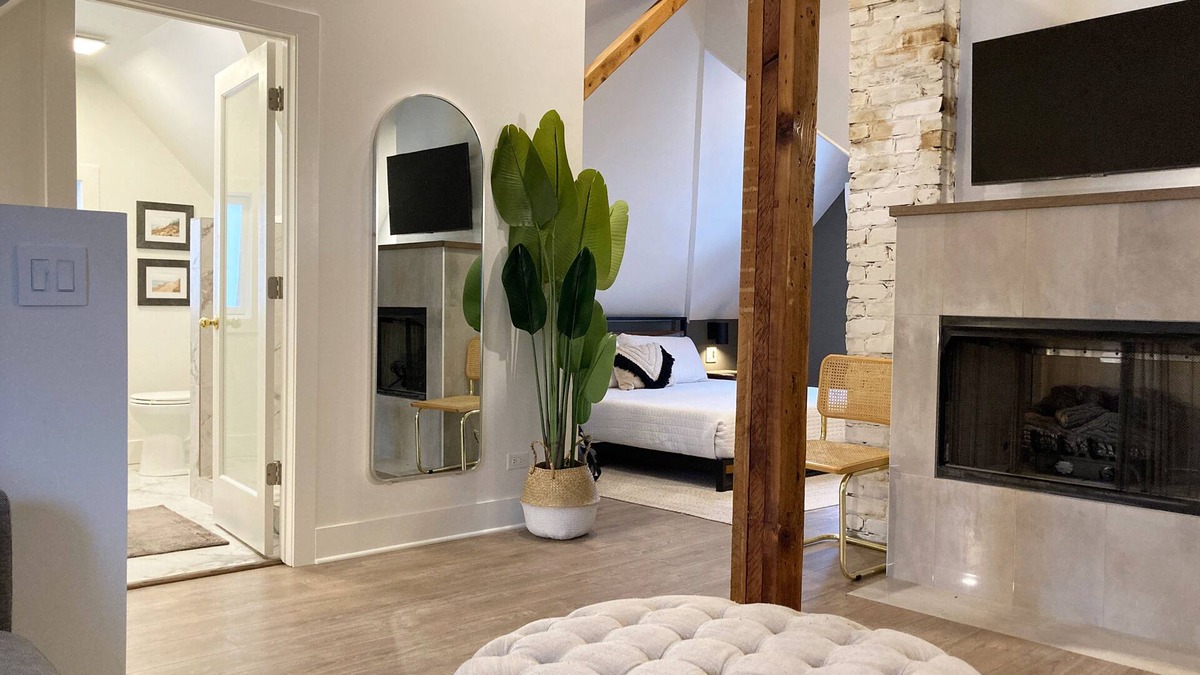 Three Oaks House | Walk to Journeyman Renovated Spacious Victorian House, Beautiful Vintage Details