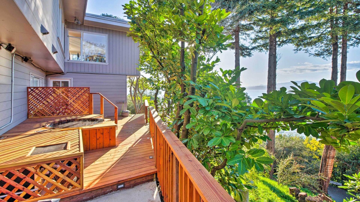 Point Richmond Apartment | Walk to Keller Beach: Waterfront Studio w/Hot Tub