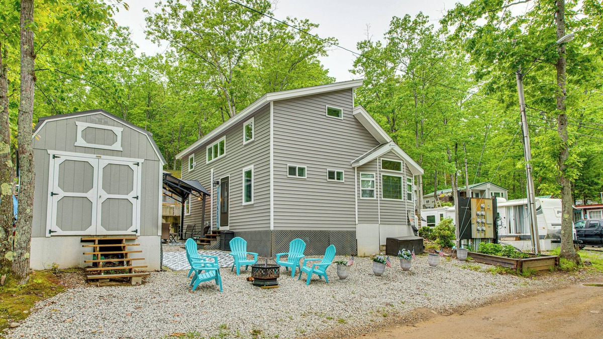 Lochmere Cabin | Walk to Lake Beaches: Cabin w/Patio in Belmont!