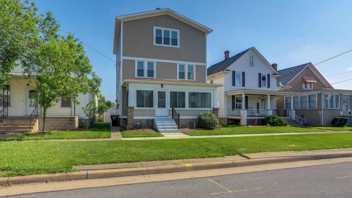 Sandusky House | Walk to Lake Erie: Spacious Home in Sandusky!