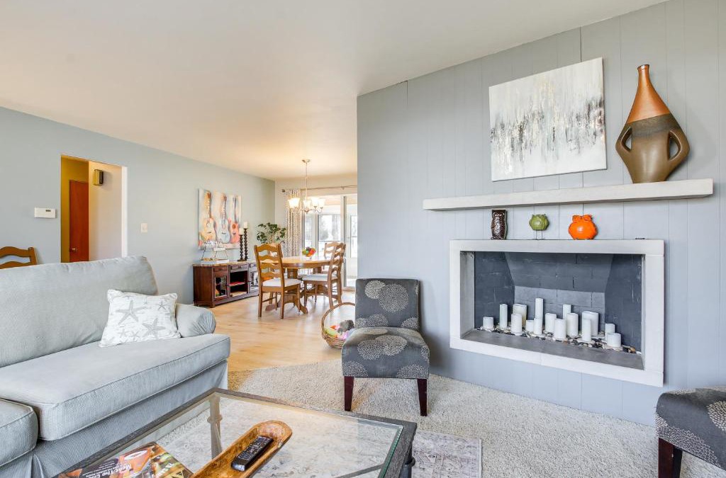 Butte Des Morts House | Walk to Lake Family Getaway with Yard in Menasha!