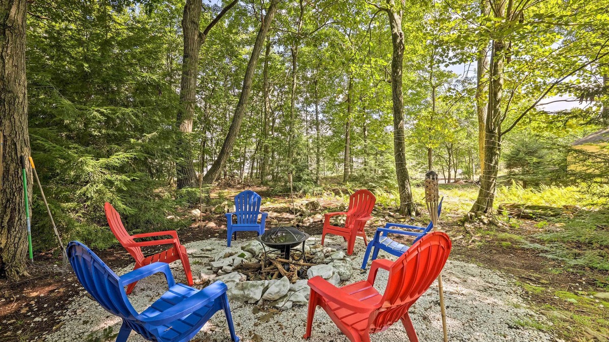 Pocono Summit Cabin | Walk to Lake: Game Room Getaway in Pocono Summit!