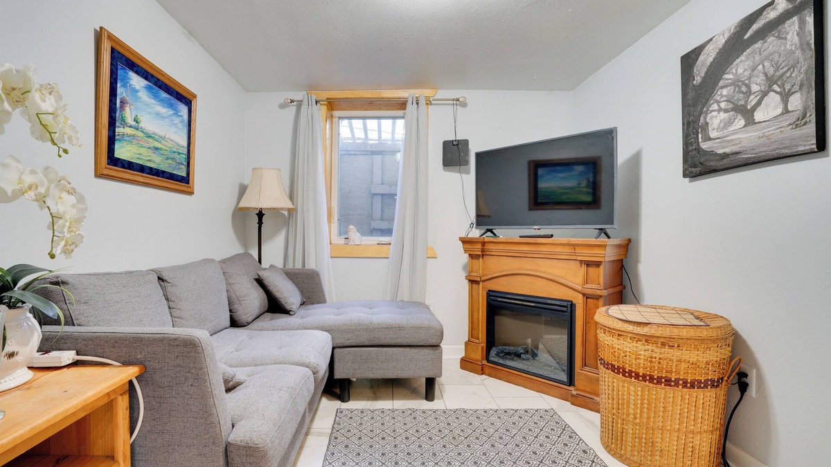 Oak Grove Apartment | Walk to Lake George: Guest Suite in Oak Grove