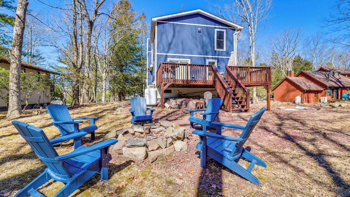 Lake Harmony Cabin | Walk to Lake Harmony: Family Retreat w/Decks!