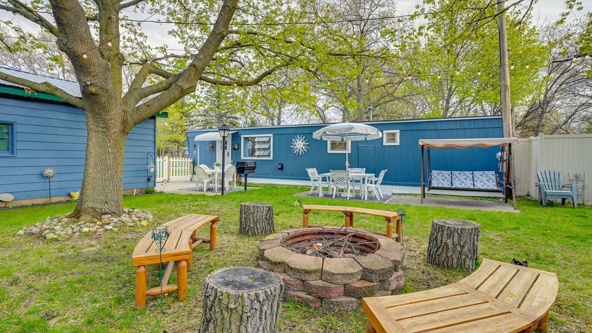 Caseville Cottage | Walk to Lake Huron: Pet-Friendly Caseville Cottage