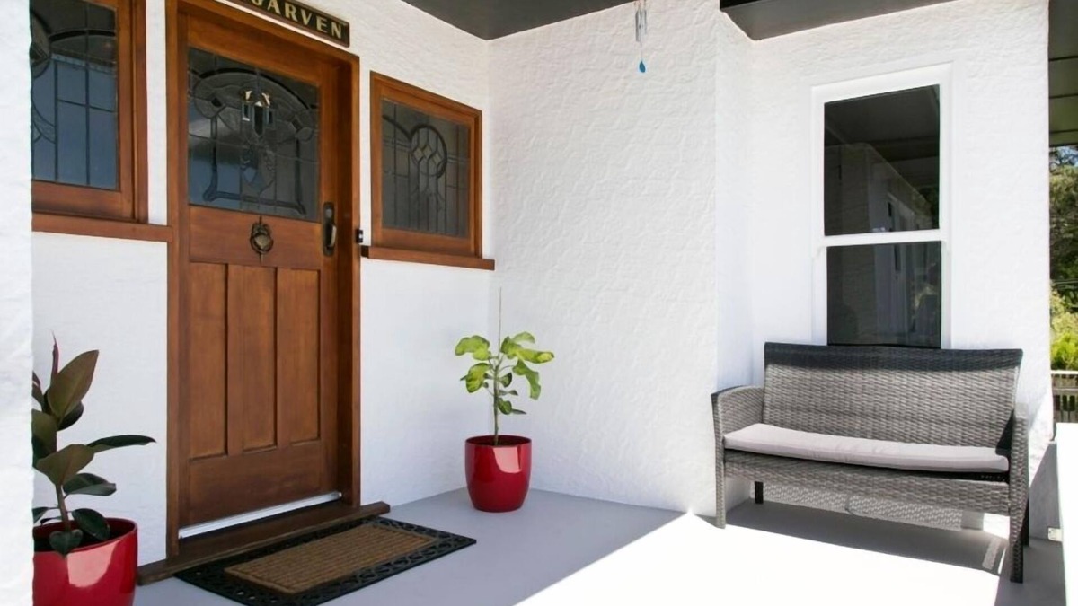 Taupo House | Walk to Lake or Town. Perfect for Families & Groups. Free WiFi & Linen Includedn