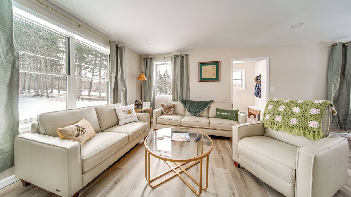 Pymatuning South Cottage | Walk to Lake: Pet-Friendly Cottage in Jamestown!
