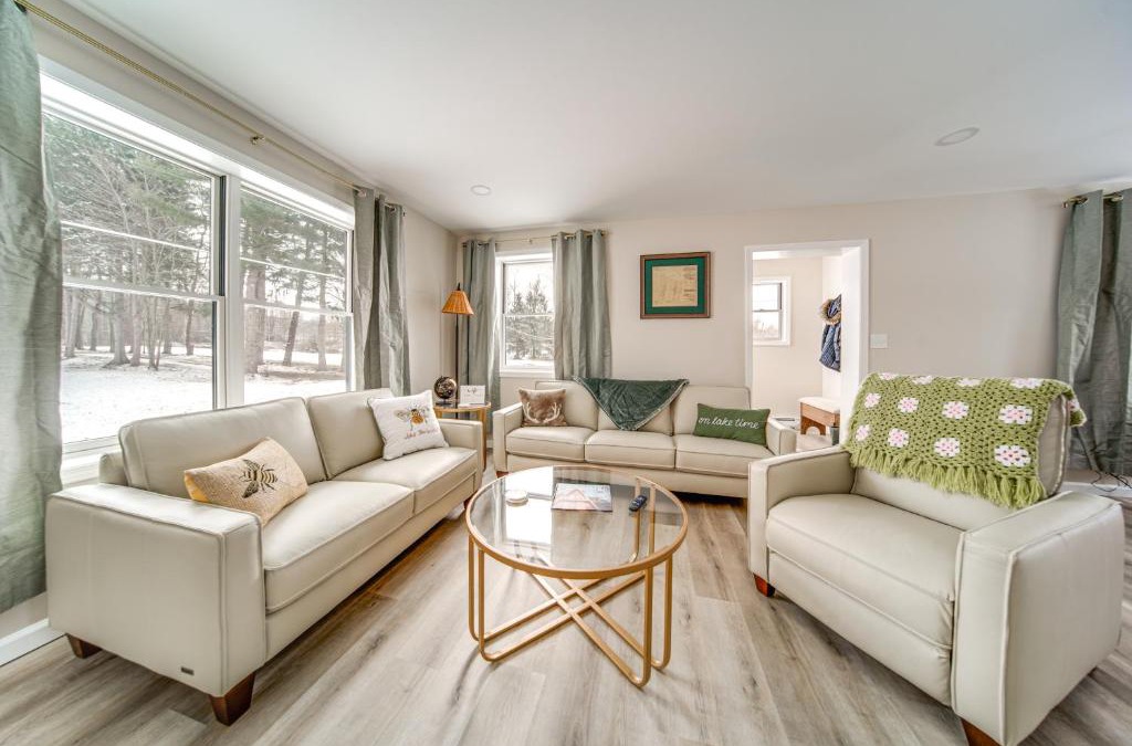 Pymatuning South House | Walk to Lake Pet-Friendly Cottage in Jamestown!